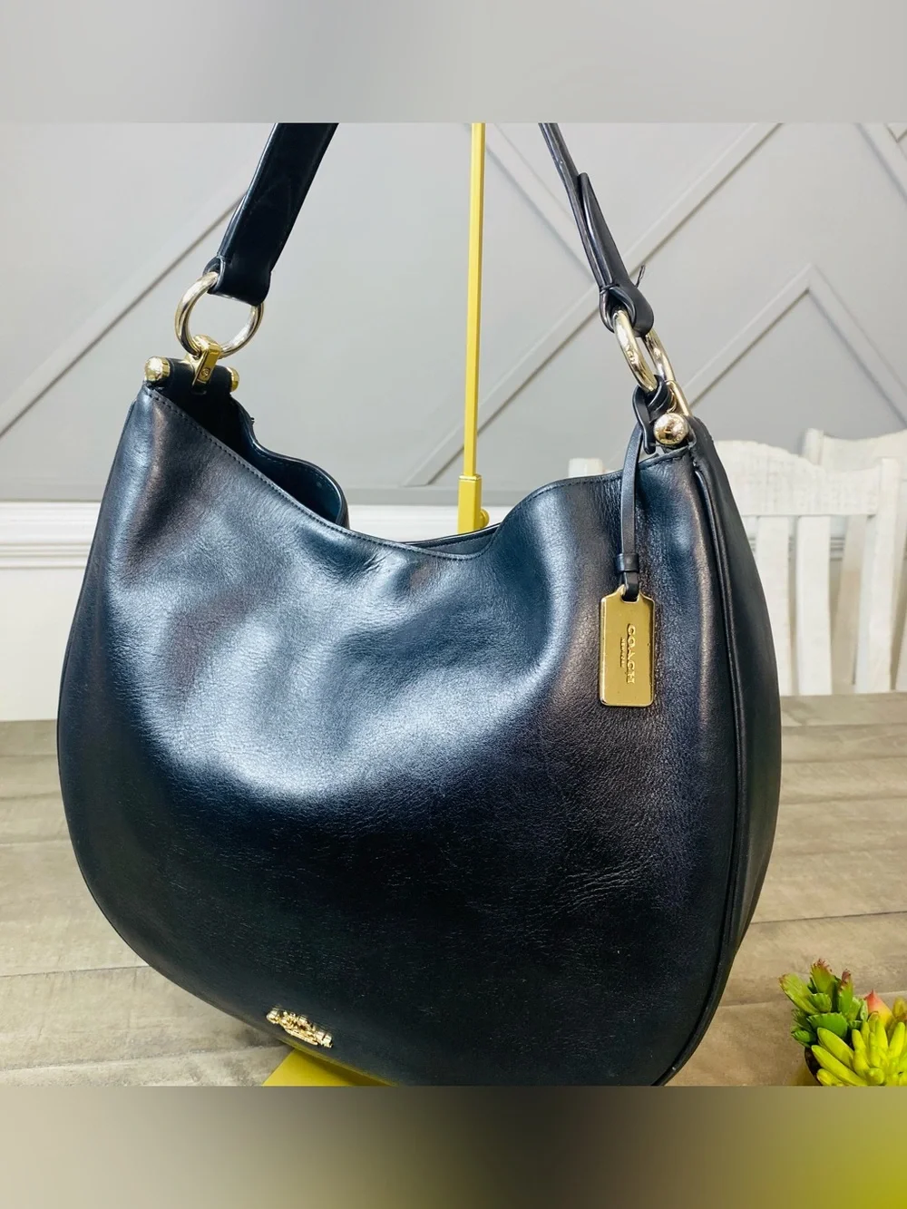 Coach Black Leather Hobo ShoulderCoach Black Leather Hobo Shoulder Handbag Purse